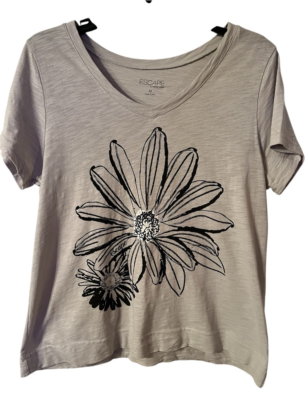 Women's Taupe Daisy V-Neck short sleeved tee! Escapes by habitat